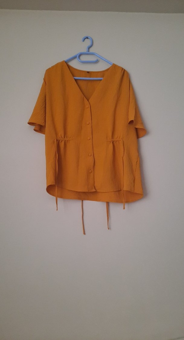 V Yaka Düğmeli Keten Kadın Bluz - Görsel 3