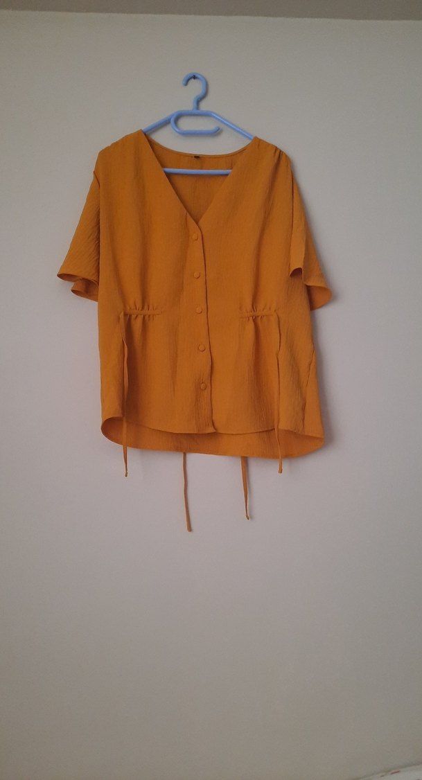 V Yaka Düğmeli Keten Kadın Bluz - Görsel 2