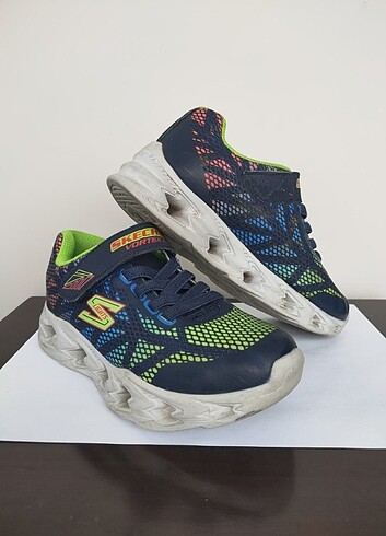 Skechers Spor ayakkabi 31 no, 19,5cm ışıkli