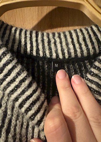 Gri Çizgili Yüksek Yaka Kadın Kazak - Görsel 2