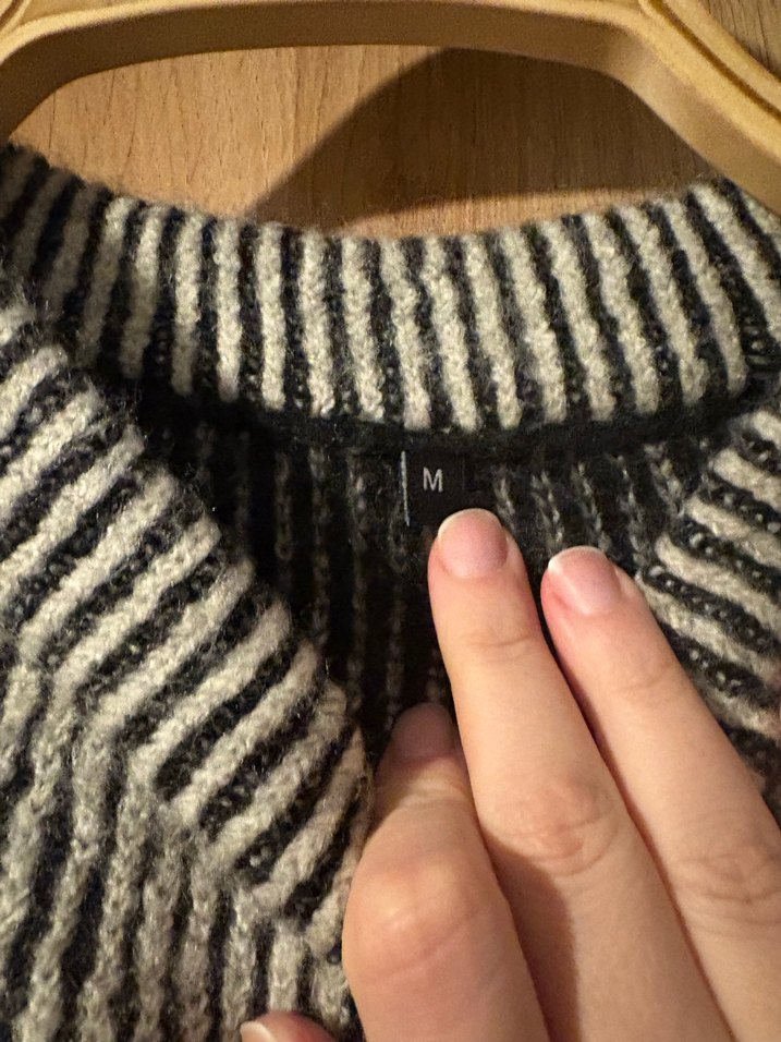 Gri Çizgili Yüksek Yaka Kadın Kazak - Görsel 2