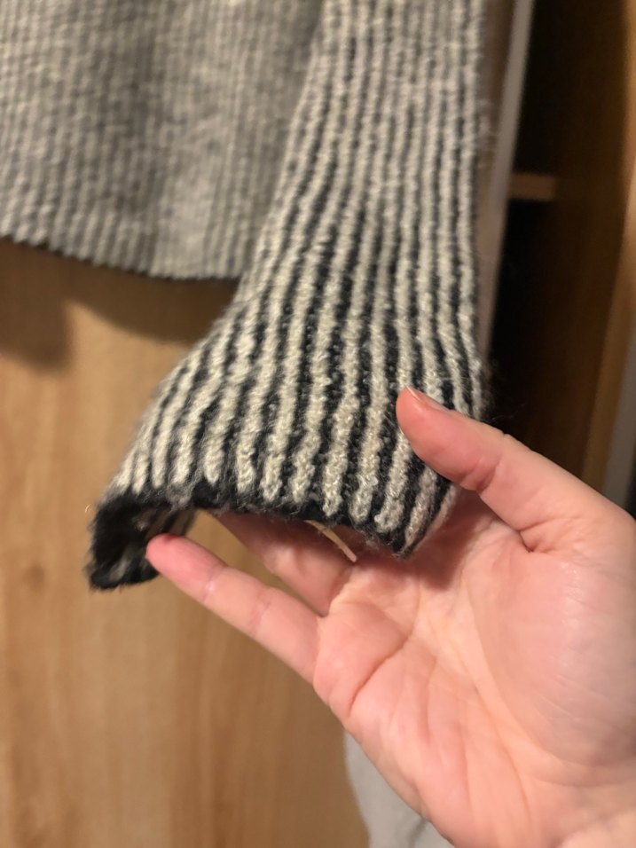 Gri Çizgili Yüksek Yaka Kadın Kazak - Görsel 3