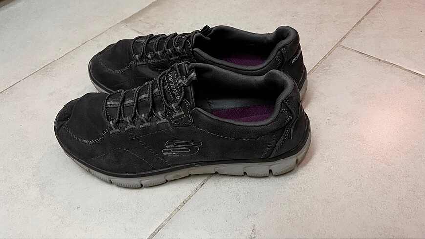 Skechers markalı spor ayakkabı