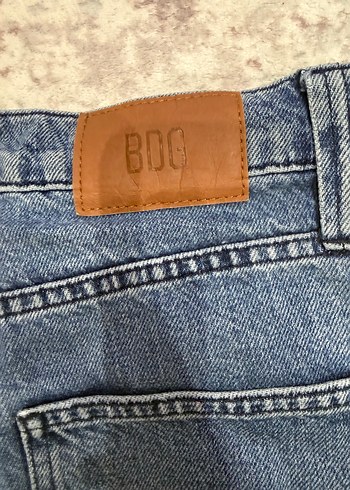 BDG Mavi Bağlama Desenli Salaş Midi Kot Pantolon - Görsel 4