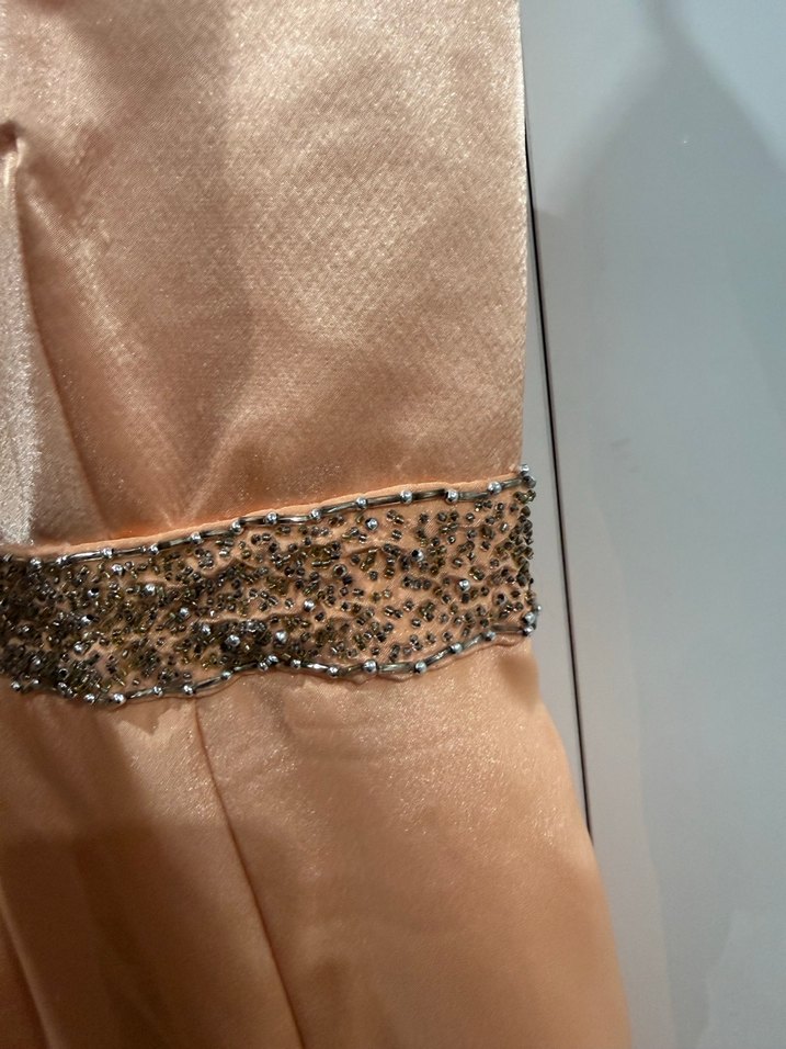 Bej Uzun V Yaka Drapeli Kadın Abiye Elbise - Görsel 5