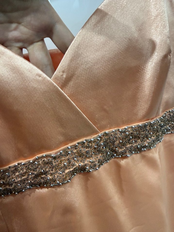 Bej Uzun V Yaka Drapeli Kadın Abiye Elbise - Görsel 4