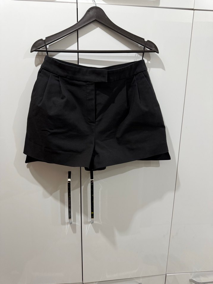 Siyah Kemerli Yüksek Bel Mini Şort - Görsel 2