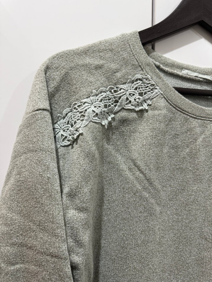 Gri Dantel Detaylı Kadın Triko Kazak - Görsel 2