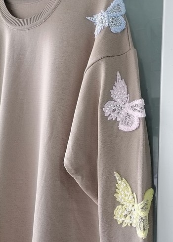 Nakışlı Kelebek Detaylı Bej Triko Tunik - Görsel 2