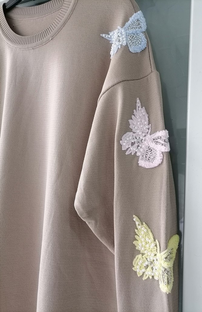 Nakışlı Kelebek Detaylı Bej Triko Tunik - Görsel 2