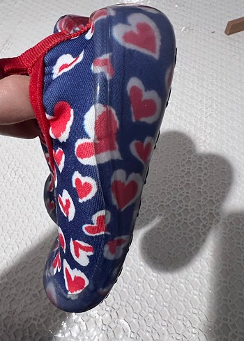 Kız Çocuk Kalp Desenli Kaydırmaz Terlik - Görsel 4