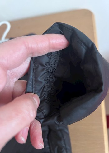 Erkek Çocuk Siyah Kürklü Mont - Görsel 3