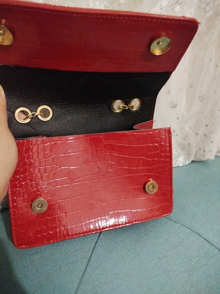 GUESS Altın Renk Zincir Detaylı Vücut Zinciri - Görsel 2