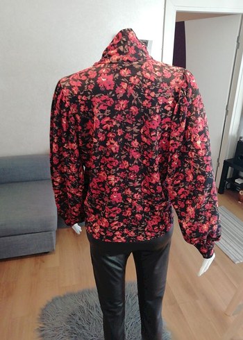 28 Beden ZARA ÇİÇEK DESENLİ BLUZ