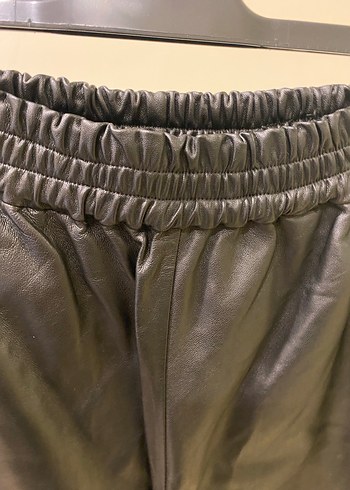 Kadın Siyah Deri Mini Şort - Görsel 3