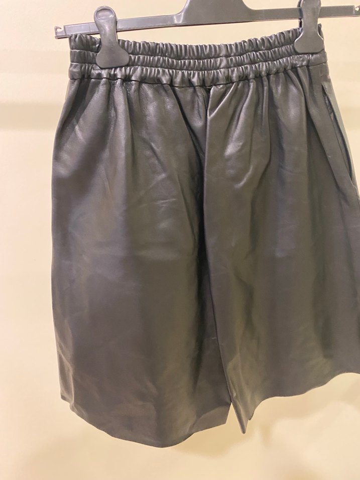 Kadın Siyah Deri Mini Şort - Görsel 5