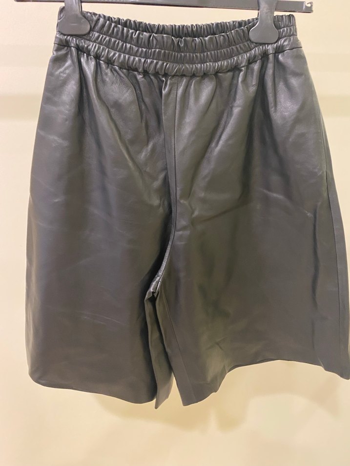 Kadın Siyah Deri Mini Şort - Görsel 2