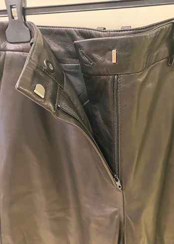 Siyah Deri Kemerli Mini Şort - Görsel 4