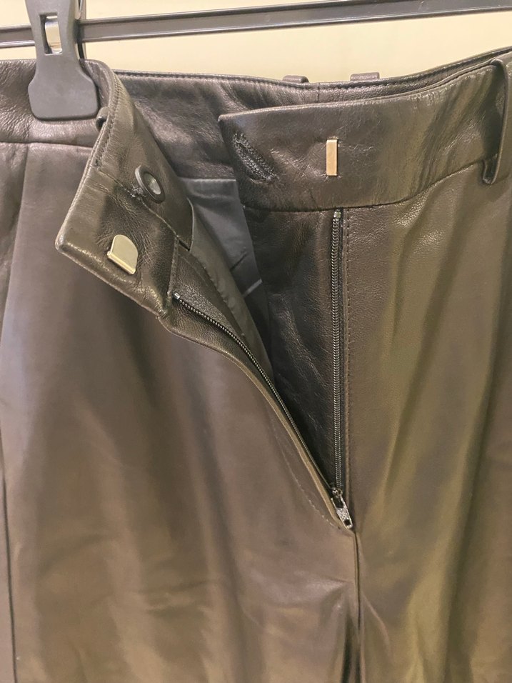 Siyah Deri Kemerli Mini Şort - Görsel 4