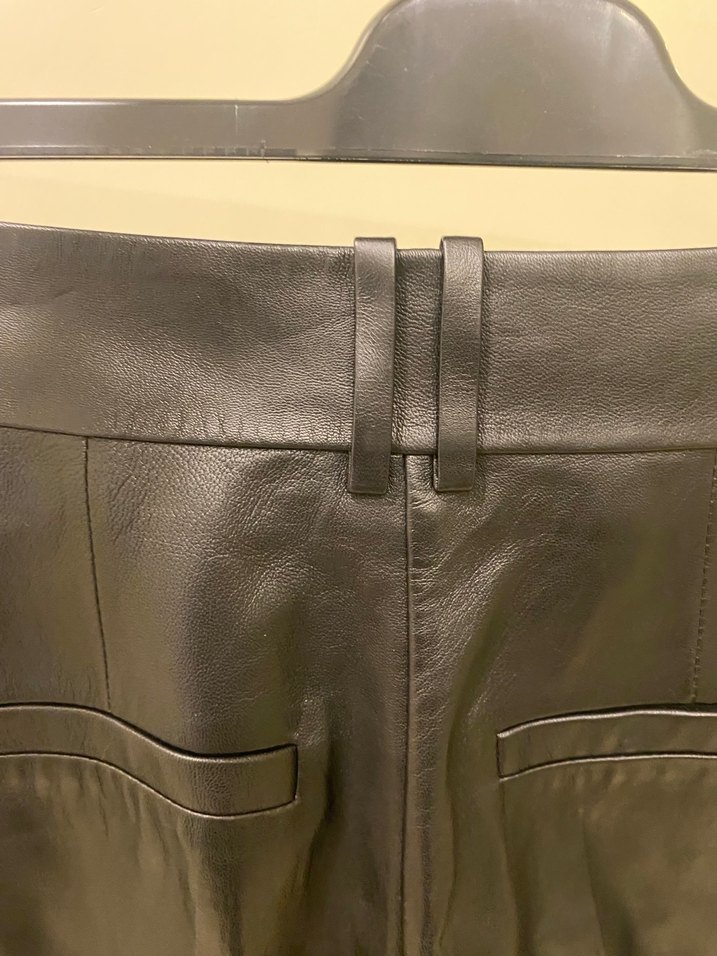 Siyah Deri Kemerli Mini Şort - Görsel 4