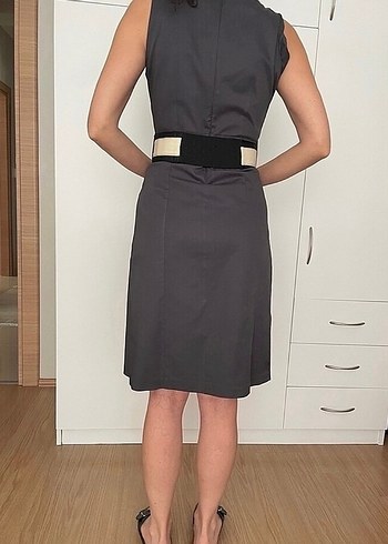 V Yaka Kemerli Gri Midi Elbise - Görsel 3