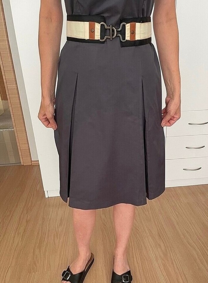 V Yaka Kemerli Gri Midi Elbise - Görsel 5