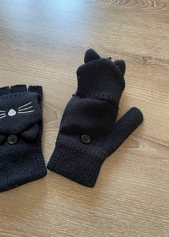 Kedi Figürlü Siyah Eldiven ve Kırmızı Bere - Görsel 5