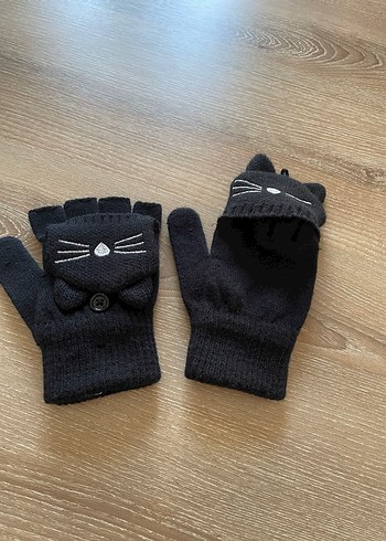 Kedi Figürlü Siyah Eldiven ve Kırmızı Bere - Görsel 4