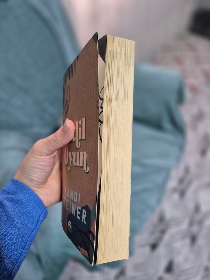 Adil Oyun - Kandi Steiner - Görsel 3