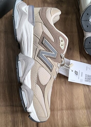 NEW BALANCE 9060 KREM KAHVE İTHAL ÜRÜN BARKODLU ÜRÜN KAREKODL
