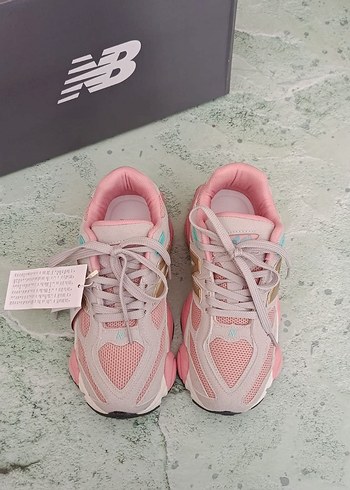 Pembe NEW BALANCE 9060