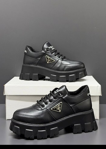 Prada Siyah Deri Sneaker