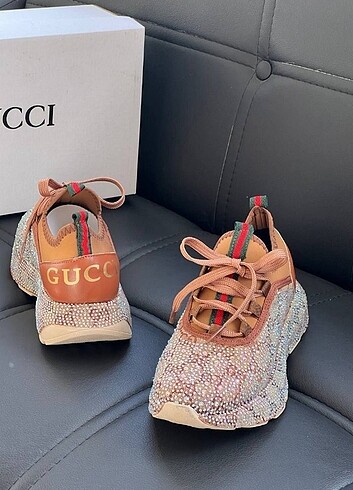 Gucci BAYAN TAŞLI SPOR AYAKKABI 
