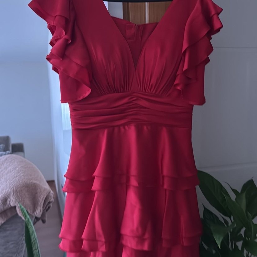 Kırmızı uzun  V Yakalı Fırfırlı Abiye Elbise - Görsel 4