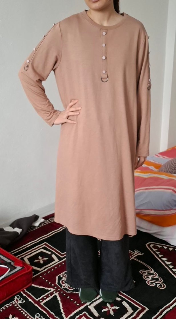 Bej Uzun Kollu Düğmeli Kadın Tunik - Görsel 2