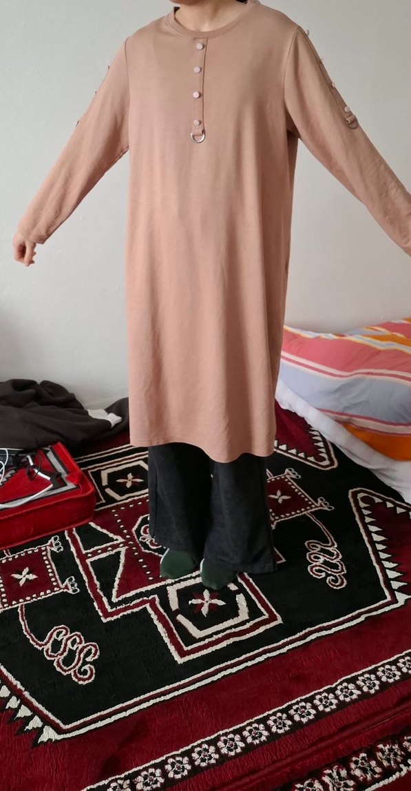 Bej Uzun Kollu Düğmeli Kadın Tunik - Görsel 3