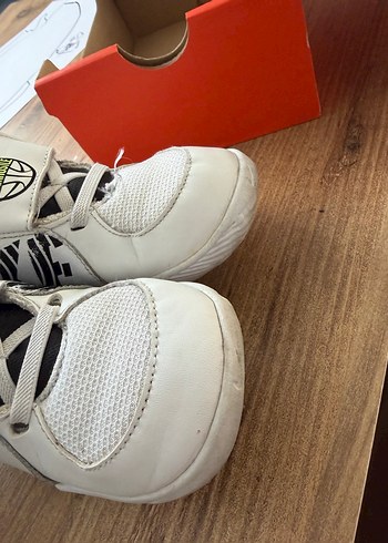 24 Beden beyaz Renk Nike marka beyaz çocuk ayakkabısı