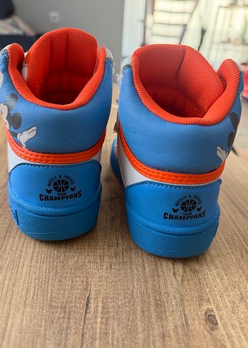 24 Beden Adidas Erkek Çocuk Beyaz Renkli Spor Ayakkabı