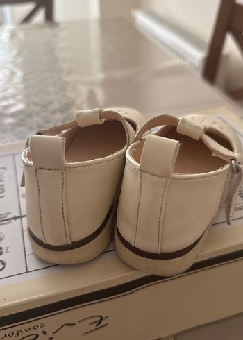 Kız Çocuk Beyaz Tokalı Babet Ayakkabı - Görsel 3