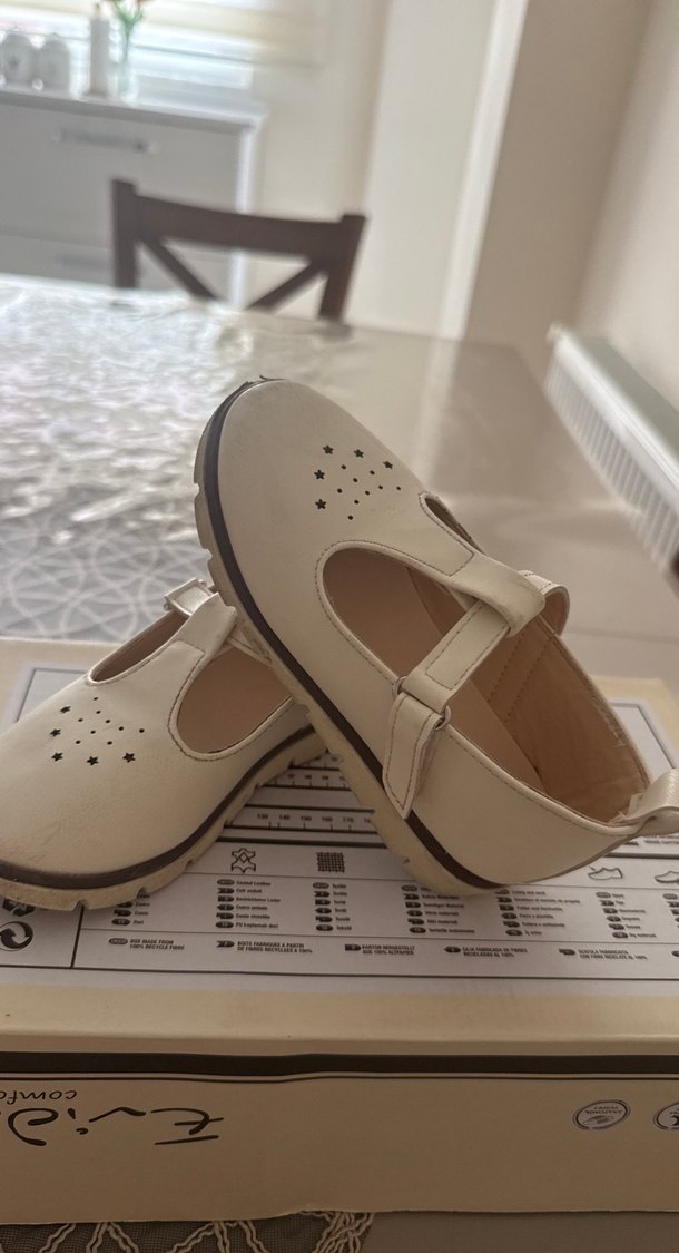 Kız Çocuk Beyaz Tokalı Babet Ayakkabı - Görsel 2