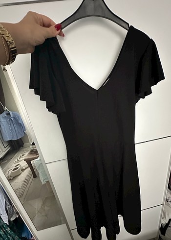 Siyah V Yaka Midi Elbise, Kısa Kollu, Fırfırlı