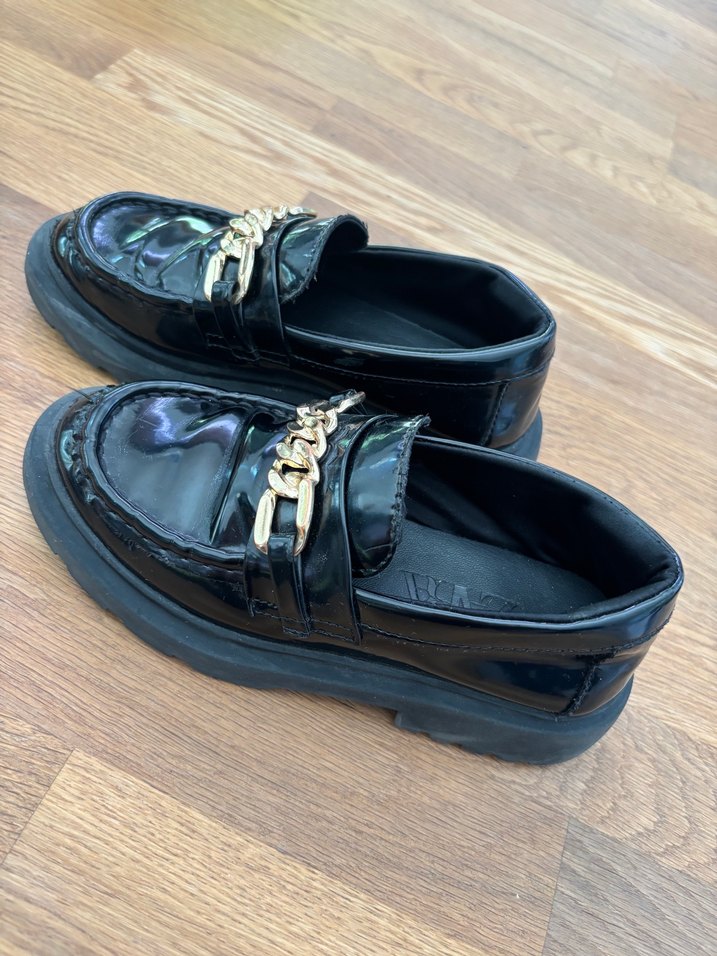 Zincir Detaylı Parlak Siyah çocuk Loafer - Görsel 5