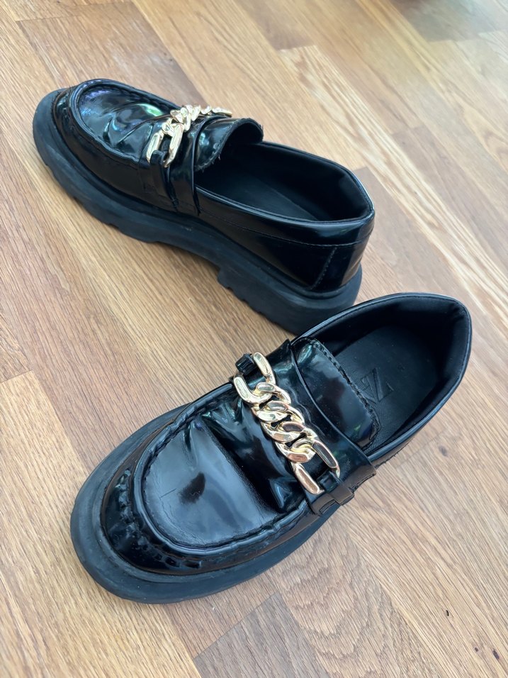 Zincir Detaylı Parlak Siyah çocuk Loafer - Görsel 4