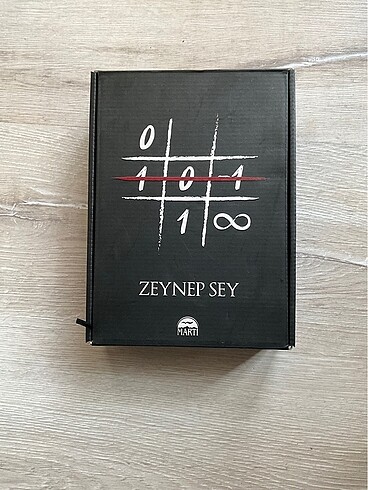 Kimse Gerçek Değil-Kutulu