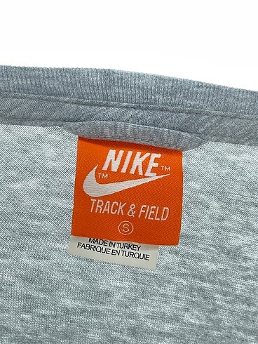 s Beden gri Renk Nike T-shirt %70 İndirimli.