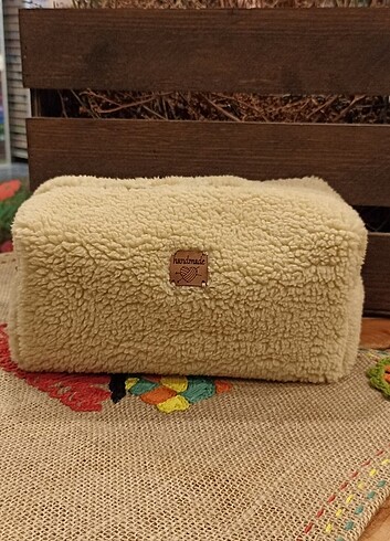 Peluş makyaj çantası