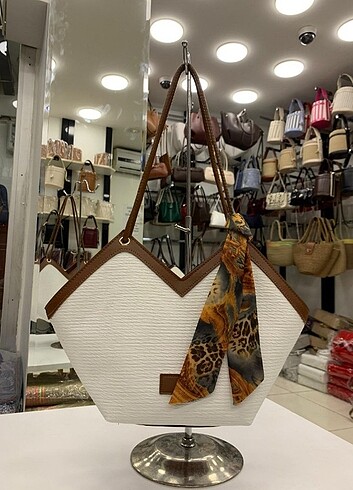 Yeni sezon kol çantası ölçü 33*21 cm