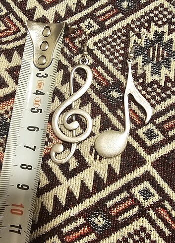 Diğer Sol anahtarlı notalı şık gümüş renk kadın küpesi