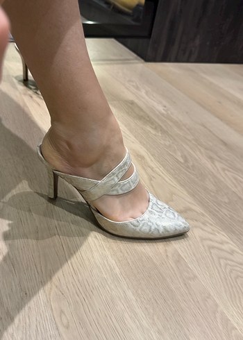 Altın Renkli Yılan Desenli Stiletto Topuklu Ayakkabı - Görsel 4