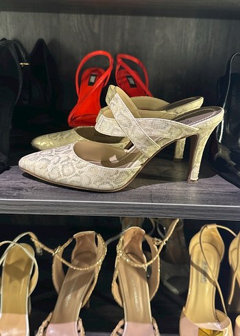 Altın Renkli Yılan Desenli Stiletto Topuklu Ayakkabı - Görsel 2